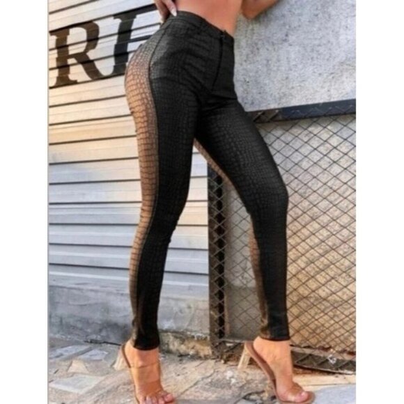 A Slant Pocket Crocodile Emboseed Skinny Pants - Picture 3 of 5